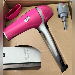 NEW T3 Featherweight 2 Hot Pink Hair Dryer with brushes!